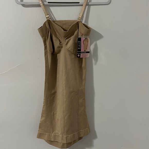 FIT Show Off Slip In Nude - Picture 7 of 8